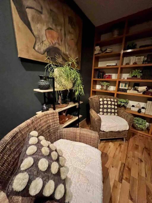 Luxurious Mid Century Modern Folk Art Home Мехико Экстерьер фото