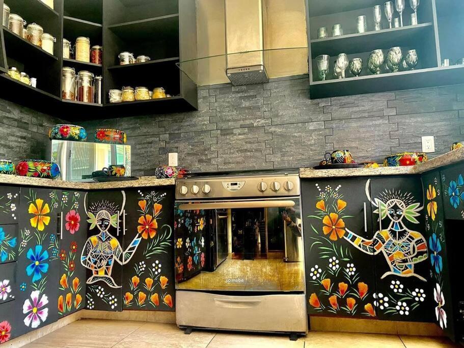 Luxurious Mid Century Modern Folk Art Home Мехико Экстерьер фото