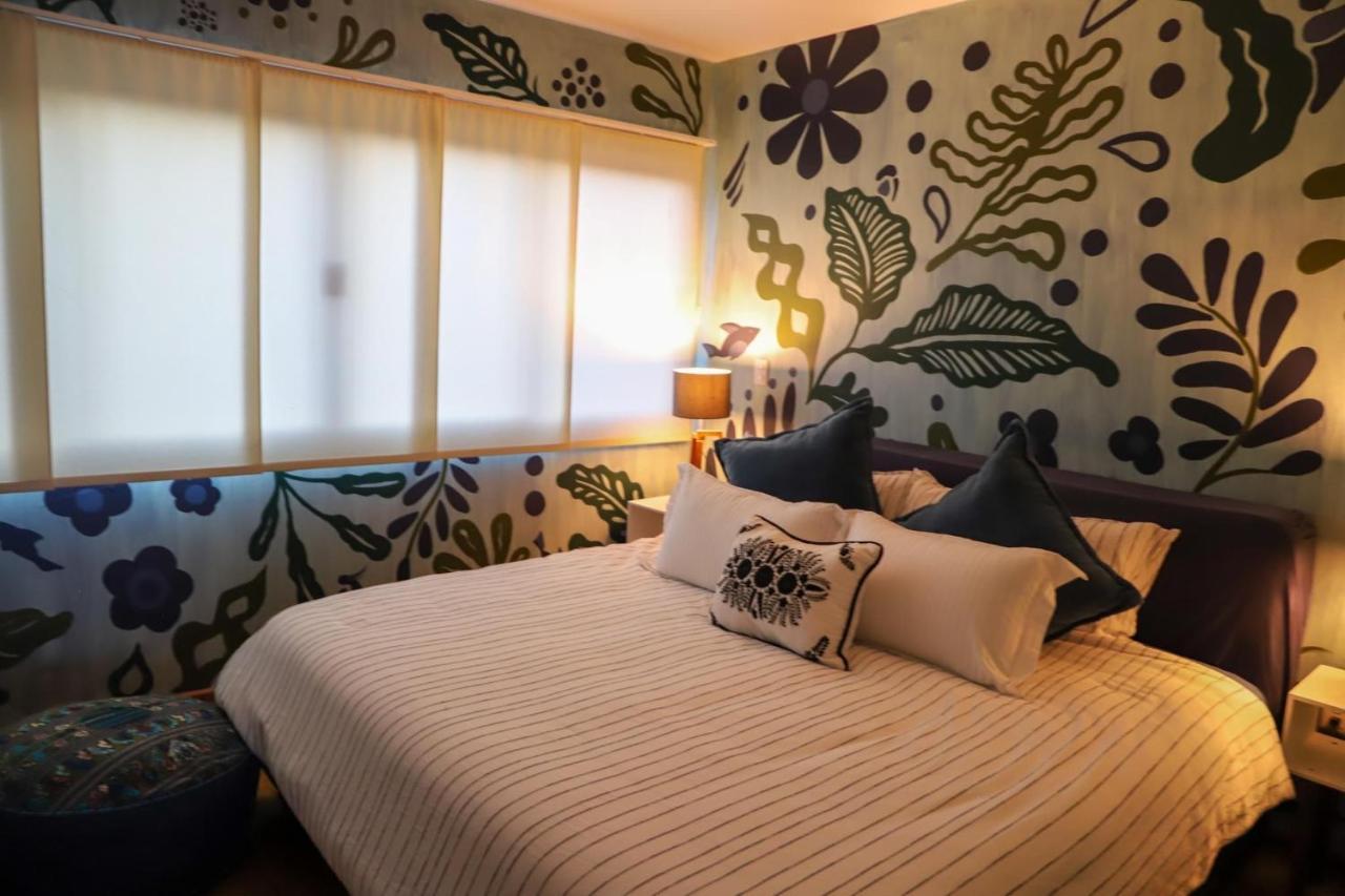 Luxurious Mid Century Modern Folk Art Home Мехико Экстерьер фото