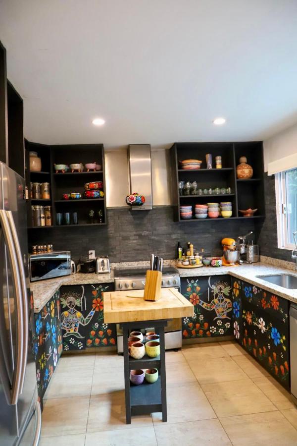 Luxurious Mid Century Modern Folk Art Home Мехико Экстерьер фото